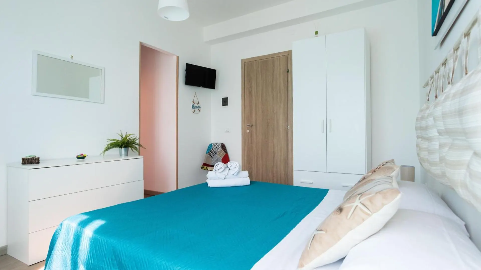 Hotel Mondello House Eraclea 0*,  Italien